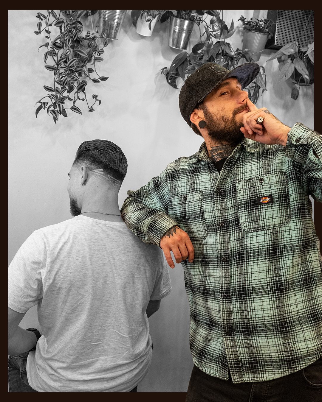 Caveman Barbershop — práce barbera